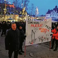 Ljubljanski protestniki  tudi pred magistratom