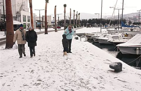 Občasno bo snežilo tudi ob morju