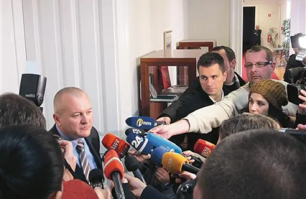 Župan Kangler na vprašanja novinarjev ni odgovarjal 