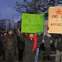 Protest proti politiki so podkrepili z zahtevami po odstopih in novem začetku Foto: STA