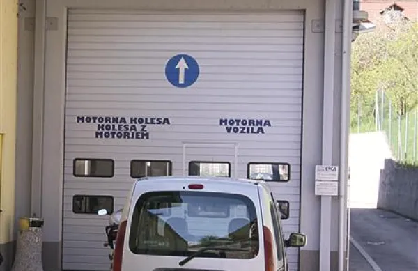 S podkupninami do tehničnih pregledov