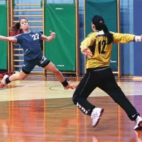 Najboljša strelka dvoboja v Luciji je bila z 12 zadetki Polona Barič (z žogo)