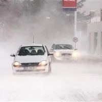 Poleg snega &scaron;e burja, ki je pihala v sunkih več kot 140 km/h