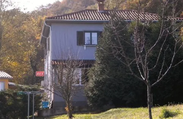 Sodišče je zakoncema, ki sta v Grinjanu organizirala najstarejšo obrt, prisodilo po dve leti zapora