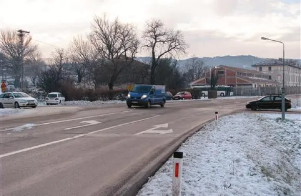   Na ureditev ceste skozi Vipavo bodo očitno morali še počakati