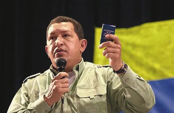 Venezuelski predsednik Hugo Chavez naj bi imel pred seboj le še nekaj mesecev življenja, je danes za venezuelski radio RCN dejal venezuelski zdravnik Rafael Marquina
