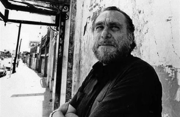 18 let po smrti je Charles Bukowski pristal  v zbirki klasikov