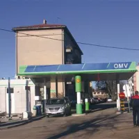 Bencinski servis OMV je bil v ponedeljek zvečer tarča oboroženih roparjev