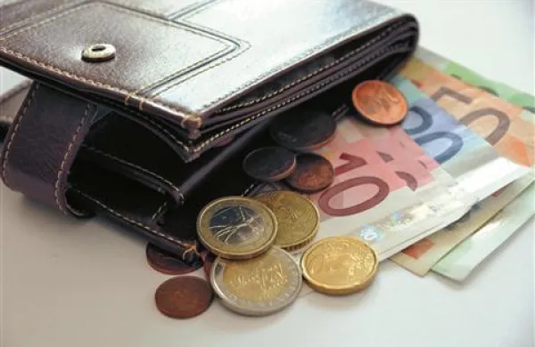 Globe bo mogoče plačati na obroke. Zdaj so namreč tako visoke, da jih ljudje ne morejo plačati.