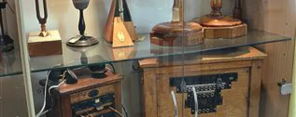 Muzej gimnazijskih učil Museo Scolastico v prostorih koprske Gimnazije Gian Rinalda Carlija 