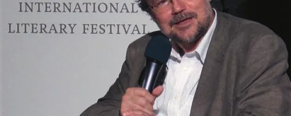 Pesnik in literarni zgodovinar dr. Boris A. Novak je 4. septembra na predvečeru festivala Vilenica v lapidariju koprskega muzeja opozoril na povezavo Kopra z velikim pesnikom Valéryjem - in že tri mesece kasneje se je njegova opomba lepo razcvetela