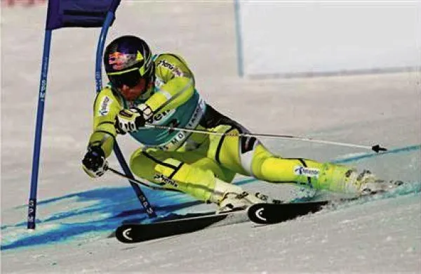 Tretji superveleslalom za svetovni pokal alpskih smučarjev v italijanski Val Gardeni je prepričljivo dobil Norvežan Aksel Lund Svindal