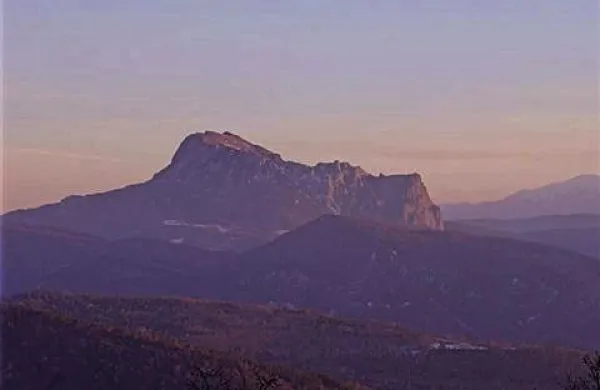Hrib  Pic de Bugarach je visok 1230 metrov 