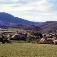 Nekateri verjamejo, da bo vas Bugarach edini kraj na Zemlji, kjer bo mogoče preživeti apokalipso, ki naj bi se zgodila 21. decembra  
