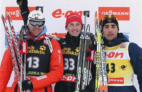 Najboljši na Pokljuki (z leve) - drugi Emil Hegle Svendsen, zmagovalec  Jakov Fak in tretji Martin Fourcade
