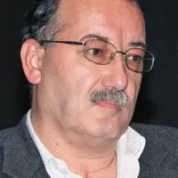 Matjaž Krajnc: “Dejstvo je, da bo treba stroške krčiti na račun dostopnosti do zdravstvenih storitev, čeprav naše oblasti to zanikajo. Bomo pač imeli ambulanto odprto trikrat tedensko in ne vsak dan; če to ni zmanjšana dostopnost, ne vem, kaj je.”