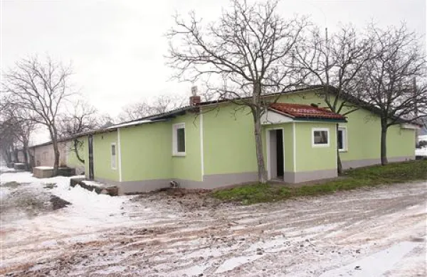 Zelena hala, v kateri se je očitno dogajala zelena proizvodnja ...