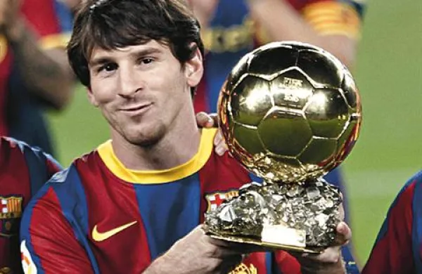 Trikratni zaporedni dobitnik zlate žoge za najboljšega nogometaša na svetu Lionel Messi je s katalonskim velikanom Barcelono podaljšal sodelovanje do leta 2018