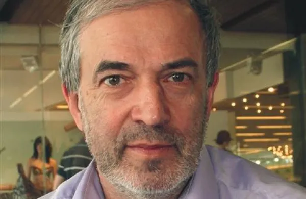Publicist Igor Omerza je včeraj predstavil svojo novo knjigo 88 stopnic do pekla, ki nosi podnaslov Kako je Zemljaričev Janez ugrabil Bato Todorovića