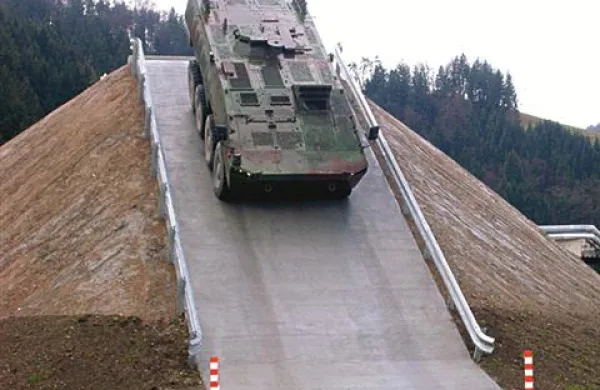 Finsko tožilstvo je v primeru Patria obtožilo šest nekdanjih vodilnih uslužbencev tega finskega orožarskega koncerna, in sicer zaradi podkupovanja in industrijskega vohunjenja pri prodaji oklepnikov Sloveniji leta 2006