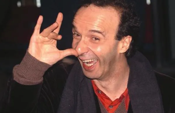 “Vrnil se je. Bog nam pomagaj,” je politično vrnitev Silvia Berlusconija komentiral Roberto Benigni.