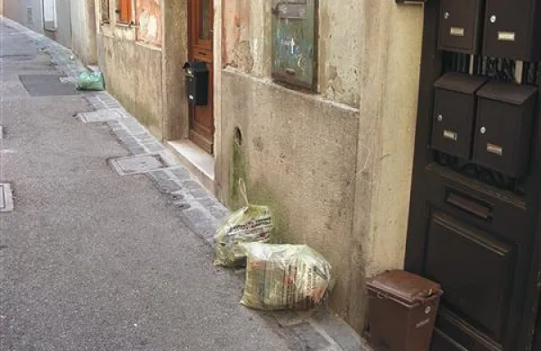 Višjim cenam botruje tudi sistem zbiranja odpadkov od vrat do vrat