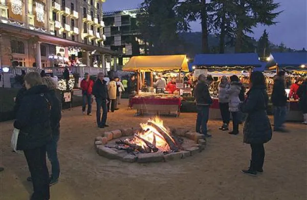 Ob koncih tedna park hotela Kempinski Palace zaživi s tržnico in festivalom penin