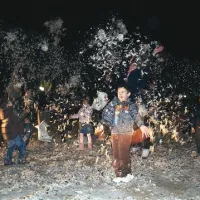 Društvo Jaz sem najboljši je december  pred dnevi že popestrilo s pretepom s pernatimi blazinami