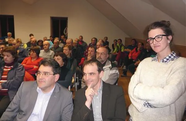 Vincent Tassart (v sredini) je Bovčanom   predstavil, kako bi lahko  rešili smučišče Kanin  