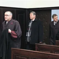 Črnigoj je na sodišče prišel z dvema odvetnikoma in po dobri uri poskusa poravnave na hitro zapustil sodišče. Na vprašanja novinarjev ni odgovarjal. 