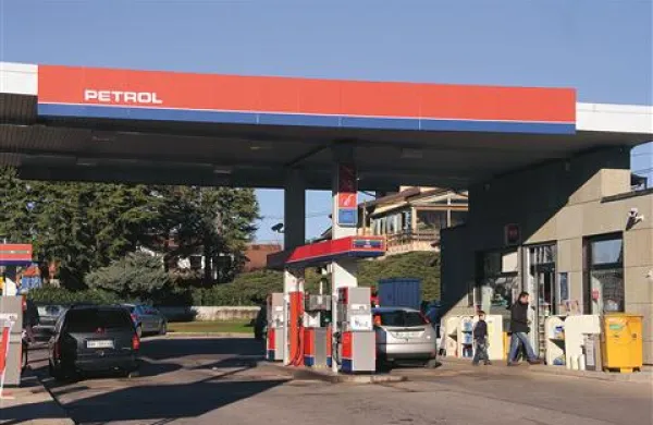 Po ropu v Šempasu je bil v torek zvečer tarča roparjev  bencinski servis v Mirnu 