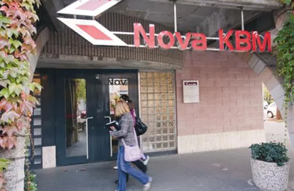 Evropska komisija je začasno odobrila dokapitalizacijo Nove Kreditne banke Maribor  za 100 milijonov evrov v obliki hibridnih kapitalskih instrumentov