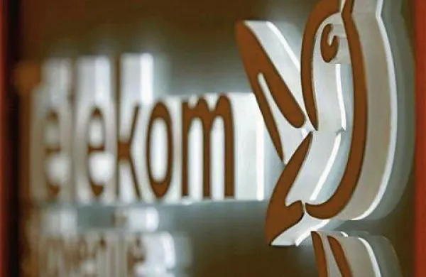 Nadzorni svet Telekoma Slovenije je  potrdil predlog strateškega partnerstva hčerinske družbe Tsmedia oziroma njene komercialne televizije Planet TV z grško medijsko multinacionalko Antenna Group