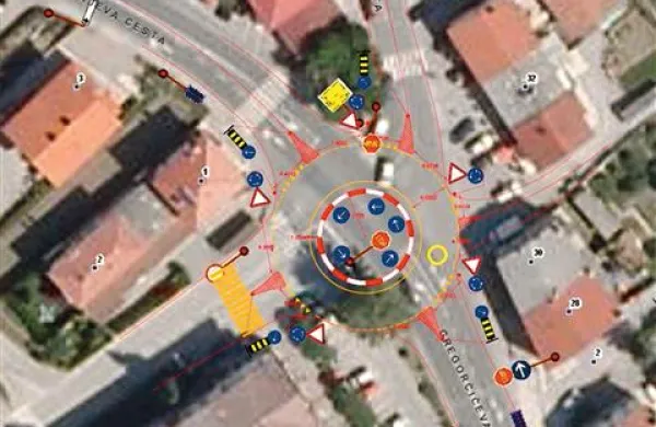 Že prav, da smo dobili prepotrebno krožišče (na fotografiji); toda smo zaradi tega res morali ostati brez državnega svetnika, se sprašujejo nekateri Bistričani  
