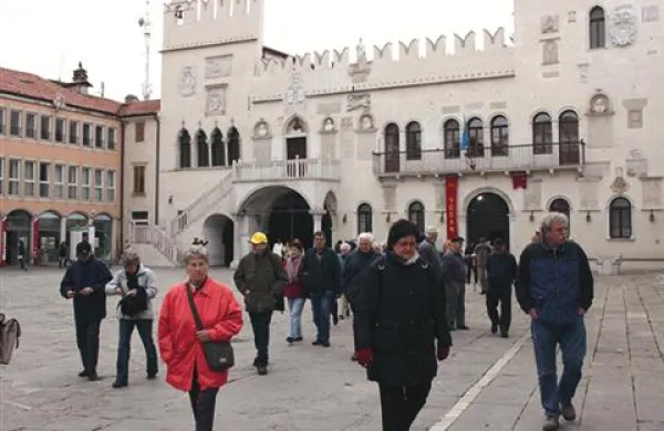V koprski Pretorski palači bodo danes odprli prenovljeno stalno lekarniško zbirko