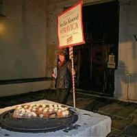 Na Titovem trgu so protestirali  z branjem Kosovelove poezije