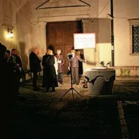 Na Titovem trgu so protestirali  z branjem Kosovelove poezije