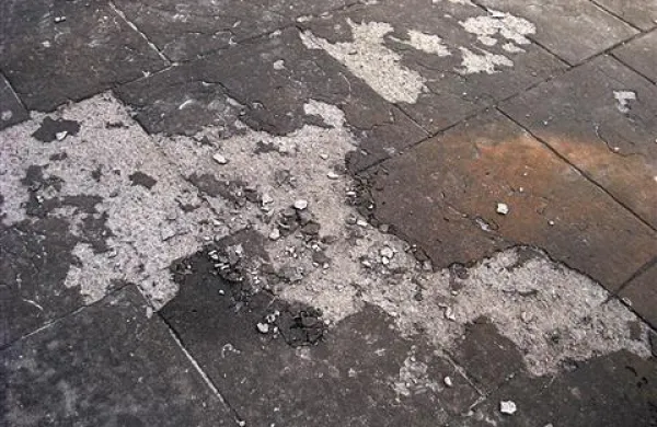  Zgornja plast tiskanega betona se je odluščila