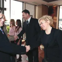 Gospodarski ataše ameriškega veleposlaništva v Sloveniji Neil DiBiase in Tatjana Đukić