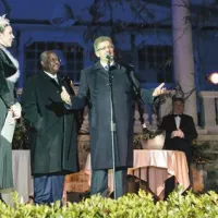Župan Občine Piran Peter Bossman, župan Opatije Ivo Dujmić in voditeljica Lorella Flego 