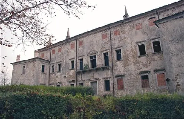 Grad očitno postaja zaklet