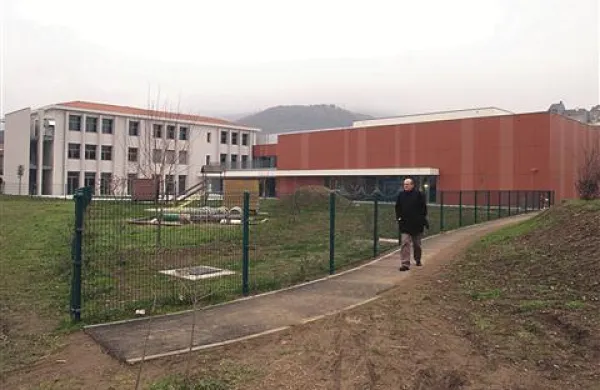 V prenovljeno šolo se bo preselilo 240 otrok prvega triletja, ki bodo končno imeli tudi  telovadnico