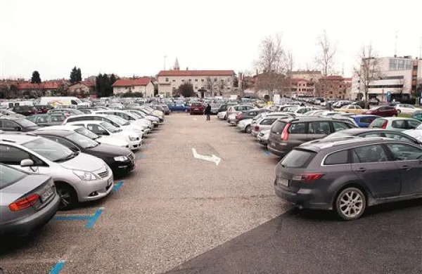 Nasproti Ogrlice  bo Sparova trgovina