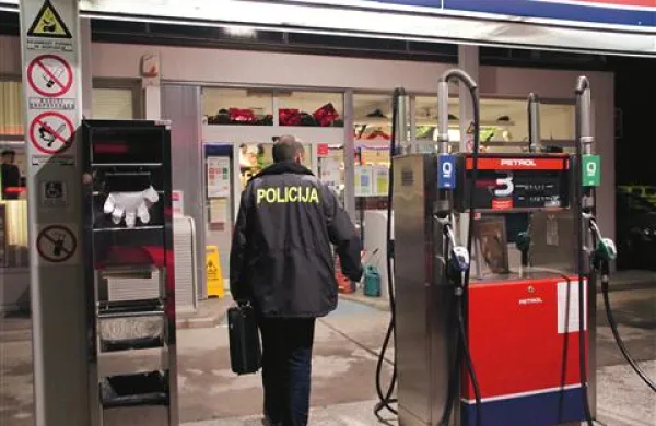 Dva od četverice osumljenih, vpletenih v rop v Mirnu, naj bi konec novembra ropala tudi v Šempasu