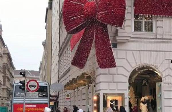 Praznično okrašeni Dunaj je v letošnjem decembru ena najbolj priljubljenih destinacij
