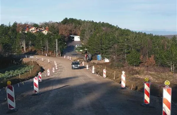 Obnavljajo cesto Sv. Anton-Grači&scaron;če