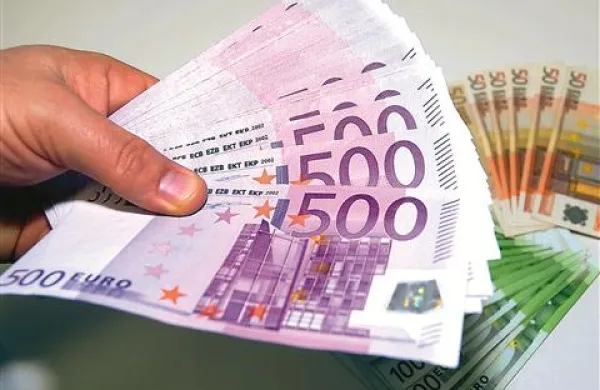 Nekdanja računovodkinja mora v šestih mesecih vrniti 125.000 evrov
