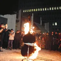Protest slovenskih kulturnikov pred Cankarjevim domom na predvečer kulturnega praznika