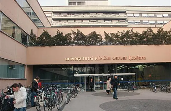 V ljubljanskem kliničnem centru opozarjajo, da se je v zadnjem tednu pri njih zelo povečalo število otrok z akutnim bronhiolitisom, vnetjem majhnih dihalnih poti