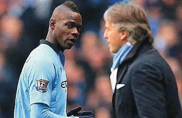 Menedžer Manchester Cityja Roberto Mancini in napadalec ekipe Mario Balotelli sta se na današnjem treningu sprla in stepla
